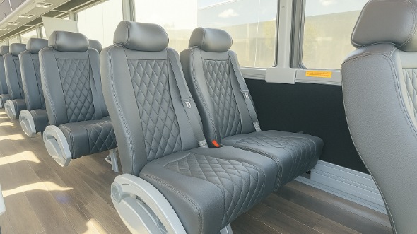 oak park 28 passenger minibus